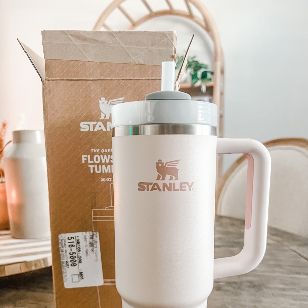 NWT Stanley 30oz Quencher H2.0 in Rose Quartz